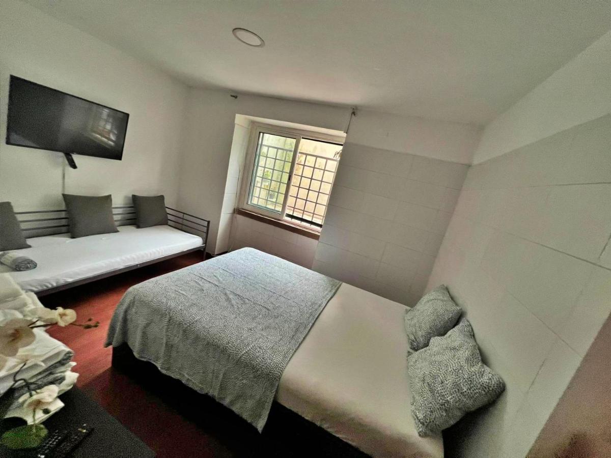 Room In Queluz 11 Minutes From Lisbon Eksteriør bilde